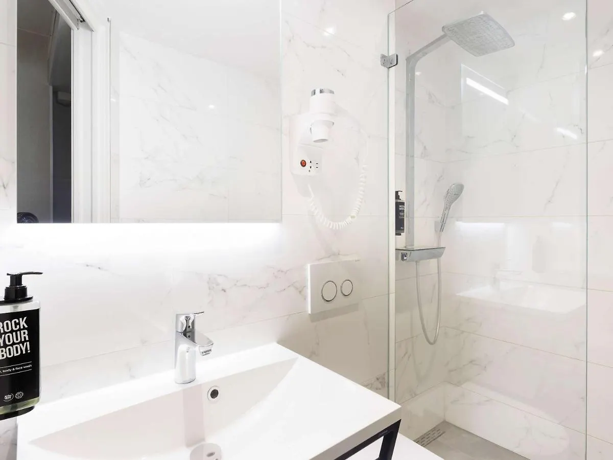 Ibis Styles Amsterdam Central Station 3*,