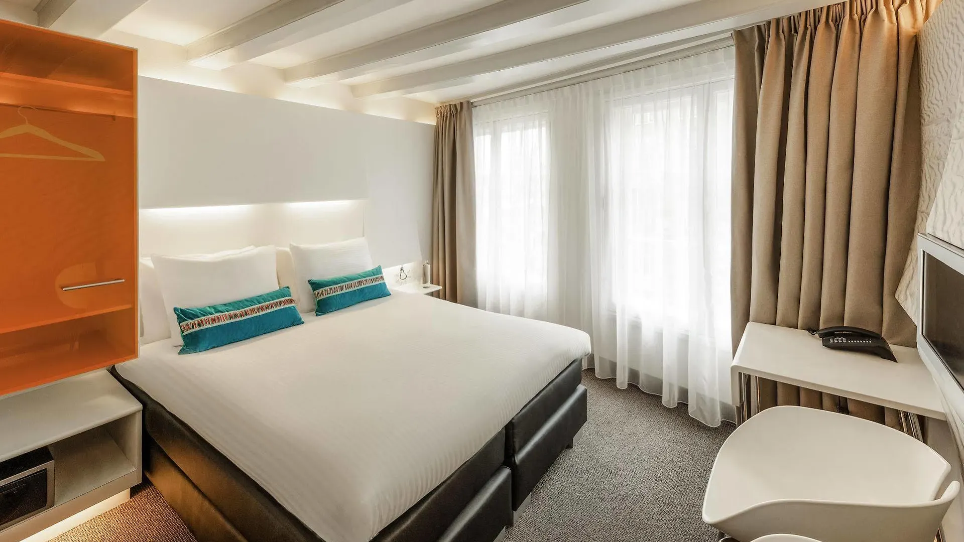 Hotel Ibis Styles Amsterdam Central Station