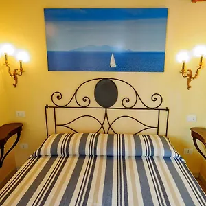 https://luisa-solferino.it-tuscanyhotel.com